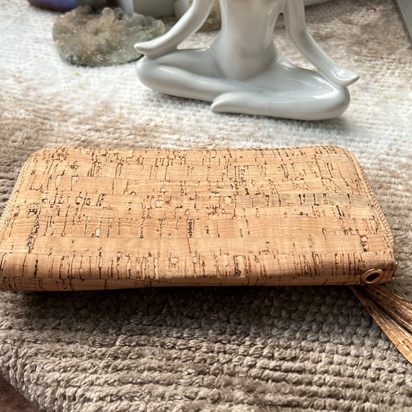Womens cork like wallet.. nwot - Picture 5 of 8